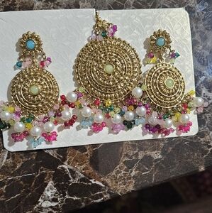 Earrings with head center piece